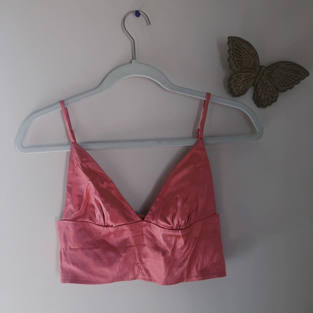 🎀Silky hot pink crop spaghetti strap crop top